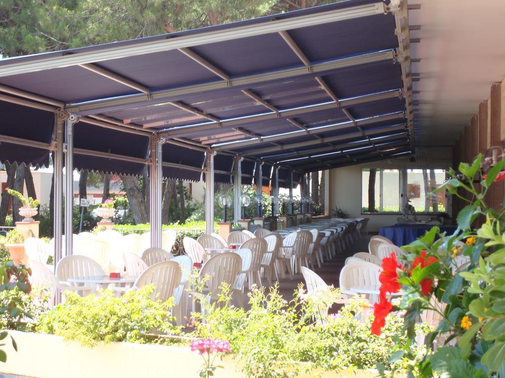 Park Hotel Baia Domizia Exterior photo