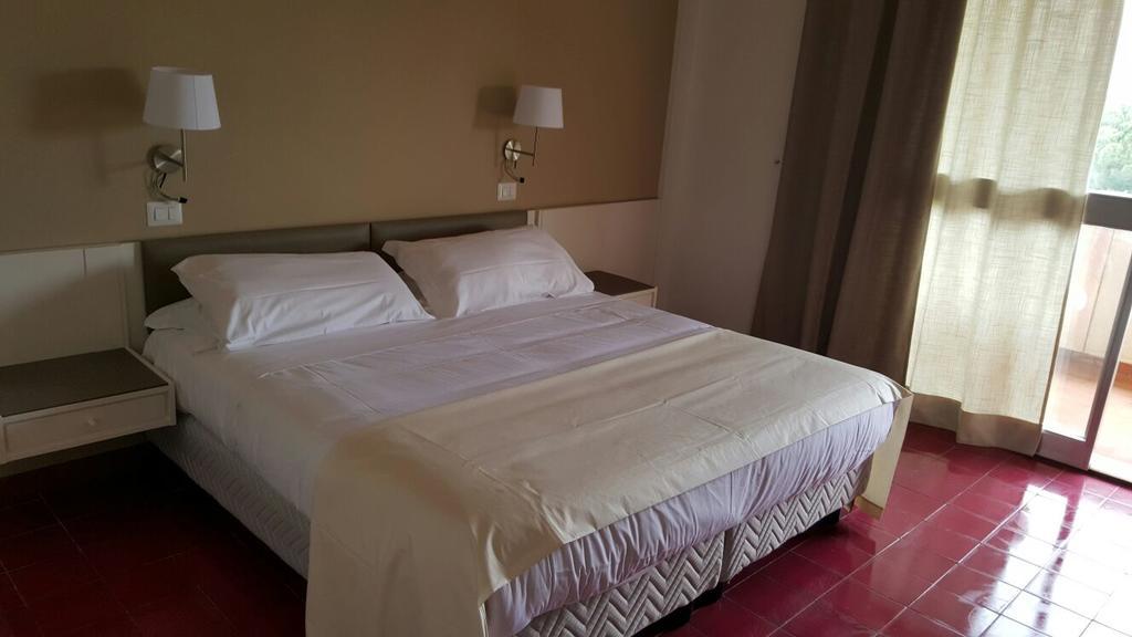 Park Hotel Baia Domizia Exterior photo
