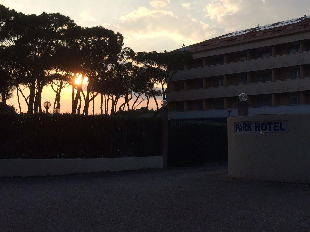 Park Hotel Baia Domizia Exterior photo